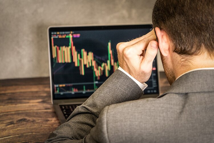 Worried about a Stock Market Crash? Tips For Staying Calm During Stock Market Fluctuations